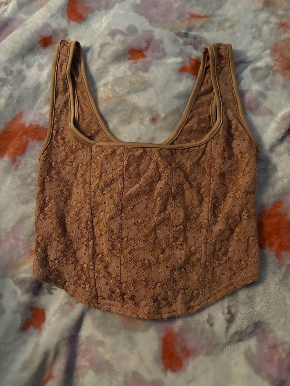 Floral Lace Scoop-Neck Cropped Cami in Brown